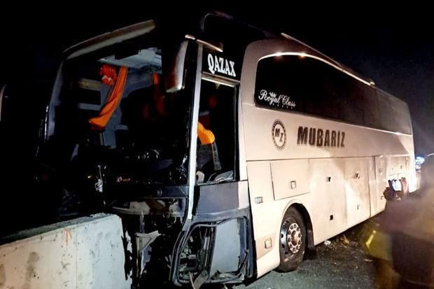 В Шамахы автобус с преподователями и учащимися бакинской школы попал в ДТП