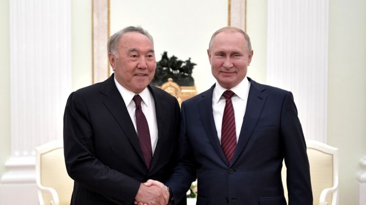Putin Qazaxıstanın birinci prezidenti ilə görüşdü
