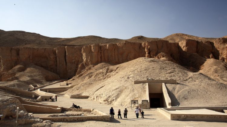 اختراق مصر القديمة بعد اكتشاف "باب زائف" إلى "عالم سفلي" داخل مقبرة!