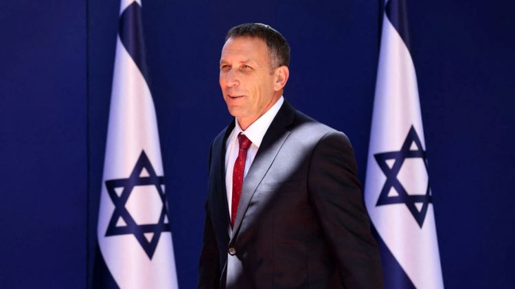 نائب إسرائيلي يرغب بترحيل جميع العرب بكبسة زر إلى سويسرا