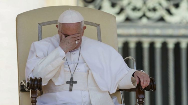 البابا فرنسيس يثير الجدل بعد أن حثّ العشّاق على عدم ممارسة الجنس قبل الزواج