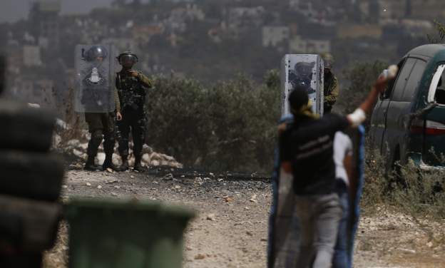 اعتقال القوات الإسرائيلية 20 فلسطينيا في الضفة الغربية