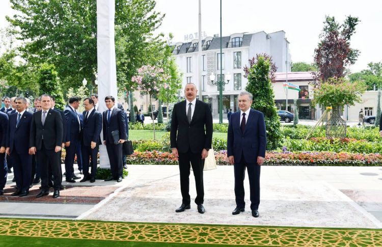 Özbəkistan prezidenti Səməd Vurğunun şeirini oxudu “Ayrılarmı könül candan...”
