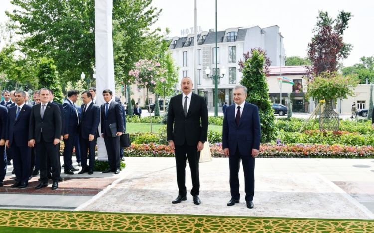 Ильхам Алиев ознакомился с дворцовым комплексом "Нуруллабой" в городе Хива