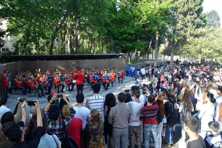 В Баку по случаю Дня Вооруженных сил начались показательные выступления военных оркестров