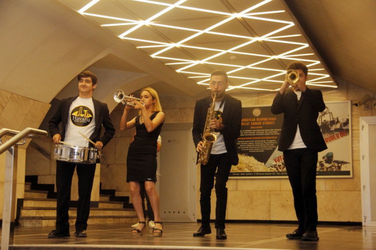 В метро прошел музыкальный флешмоб – от «28 Мая» до «8 Ноября»
