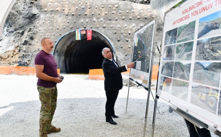 Президент Ильхам Алиев ознакомился со строительством автодороги Кяльбаджар-Лачын