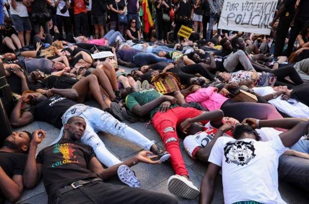 رئيس الاتحاد الأفريقي يدين المعاملة العنيفة والمهينة للمهاجرين الأفارقة من قبل أسبانيا