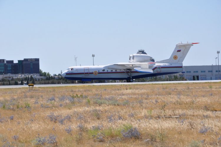 Самолет-амфибия МЧС вернулся в страну из Турции