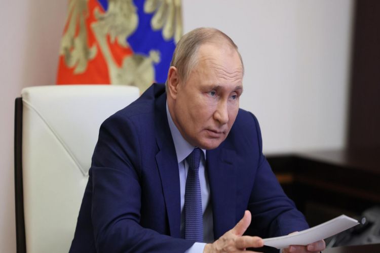 Решение об участии Путина в G20 будет принято в должное время Кремль