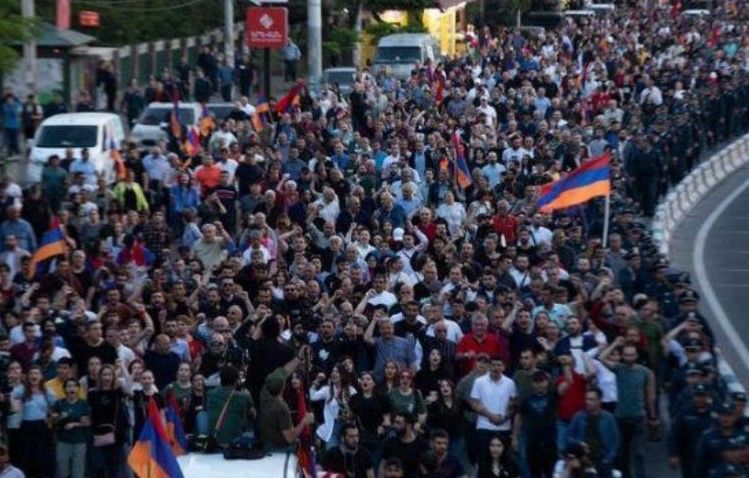В Армении участников акций оппозиции вызвали на армейские сборы месть Пашиняна