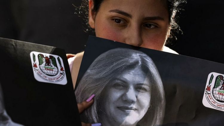 السلطة الفلسطينية تسلم الولايات المتحدة الرصاصة التي قتلت الصحفية شيرين أبوعاقلة لتحليلها جنائيا