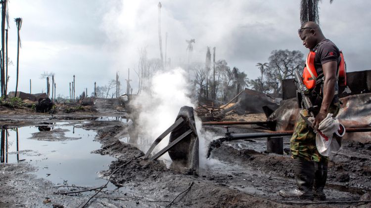 Nigeriyada 3.8 milyon litr oğurluq neft ələ keçirildi