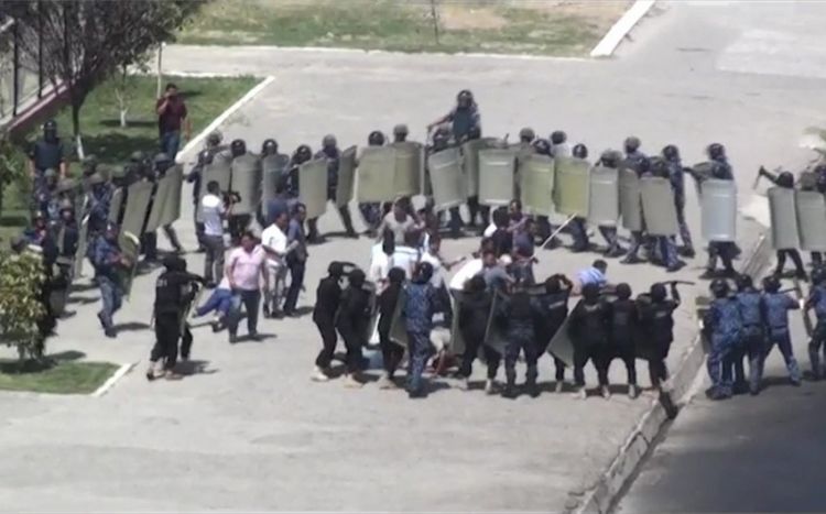 В ходе массовых беспорядков в Узбекистане погибли 18 человек