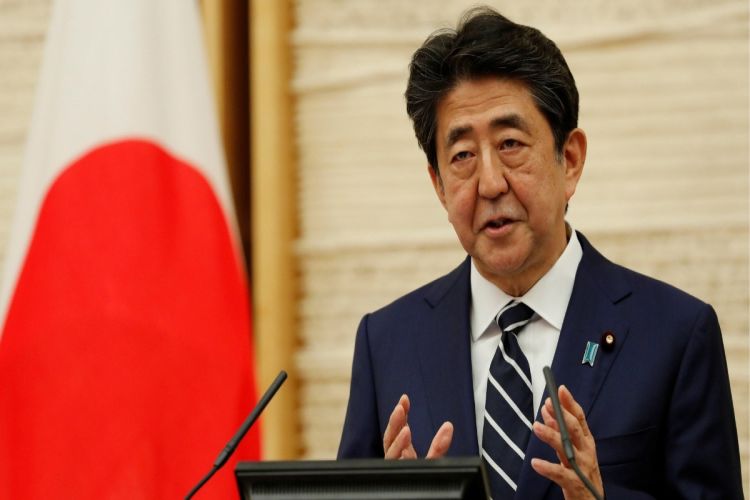 Экс-премьер Японии скончался в результате покушения