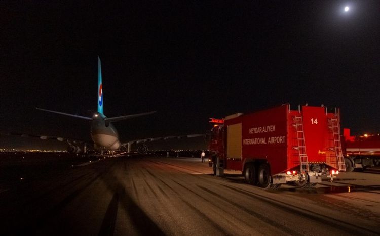 Самолет авиакомпании "Korean Air" совершил аварийную посадку в бакинском аэропорту