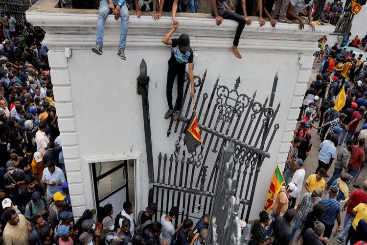 Etirazçılar Şri-Lanka prezidentinin istefasına qədər onun iqamətgahını tərk etməyəcəklər