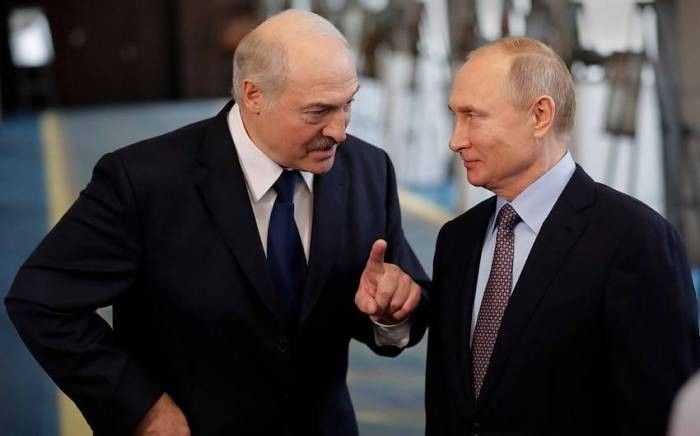 Putin Lukaşenko ilə müzakirə apardı
