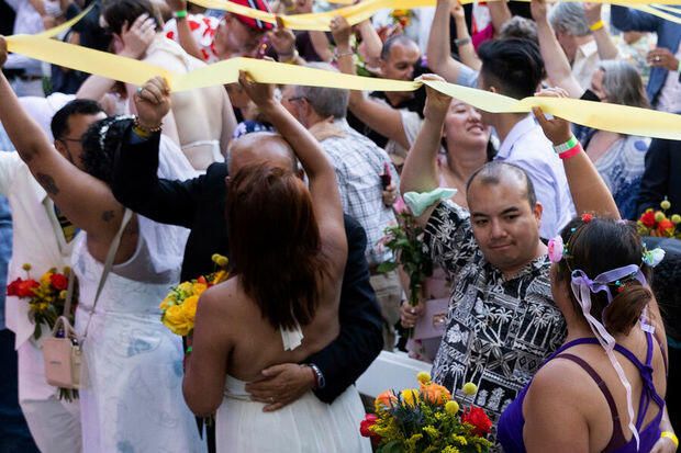 Nyu-Yorkun mərkəzində 500 cütlük evləndi