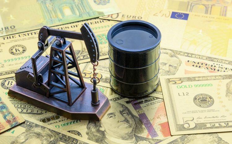 Мировые цены на нефть ускорили снижение по ряду причин