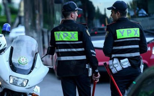 Azərbaycanda yol polisinə bıçaqla hücum edildi