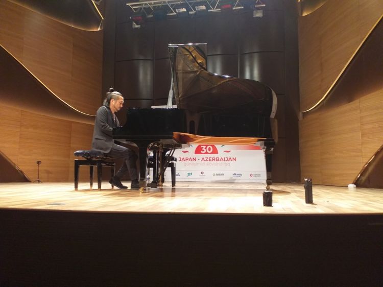 Yaponiyanın məşhur piano ifaçısı Nakamura Tempei Bakıda solo konsert ilə çıxış edib