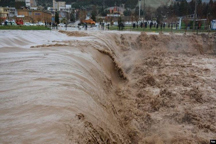 В иранской провинции Фарс из-за наводнения погибло 11, без вести пропало 13 человек