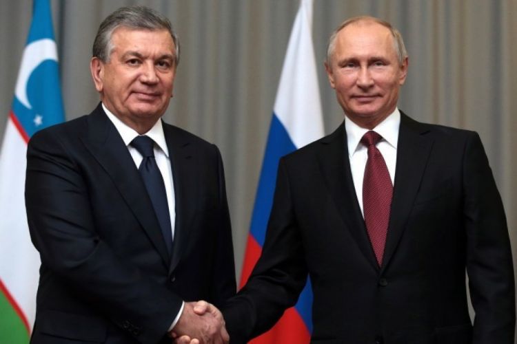 Путин наградил президента Узбекистана Мирзиеева орденом Александра Невского