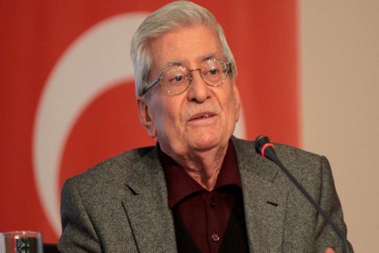 Скончался турецкий писатель Расим Озденорен