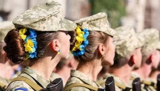 Ukrayna ordusunda xidmət edən qadınların sayı açıqlandı