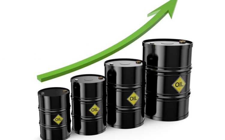 Нефть незначительно подорожала на данных о снижении запасов в США