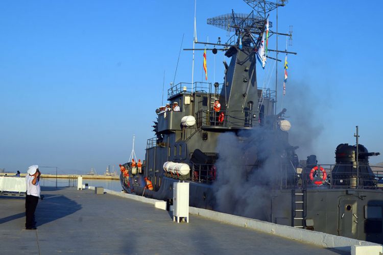 Военные корабли Азербайджана находятся в России