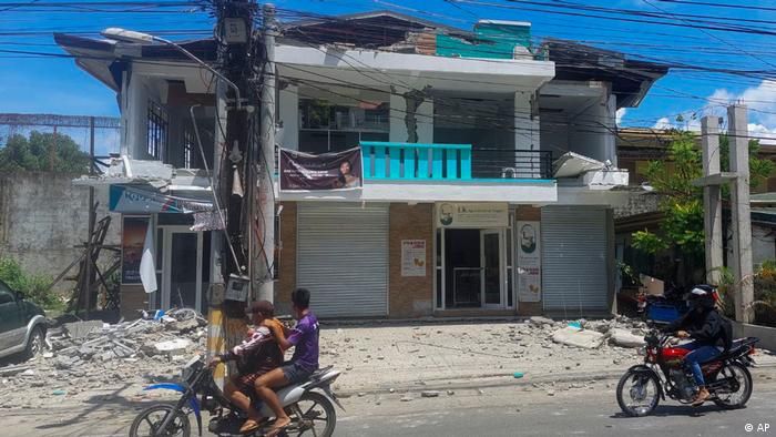 Aftershocks rock Philippines after deadly earthquake