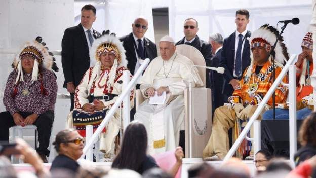 بابا الفاتيكان يصف ماحدث للسكان الأصليين في كندا بـالإبادة الجماعية