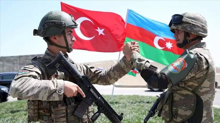 تركيا هي كلمة السر.. لماذا تعيد أذربيجان بناء جيشها؟