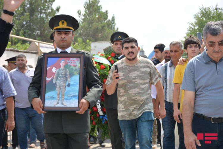 Azərbaycan Ordusunun hərbi qulluqçusu Bakıda dəfn olunub