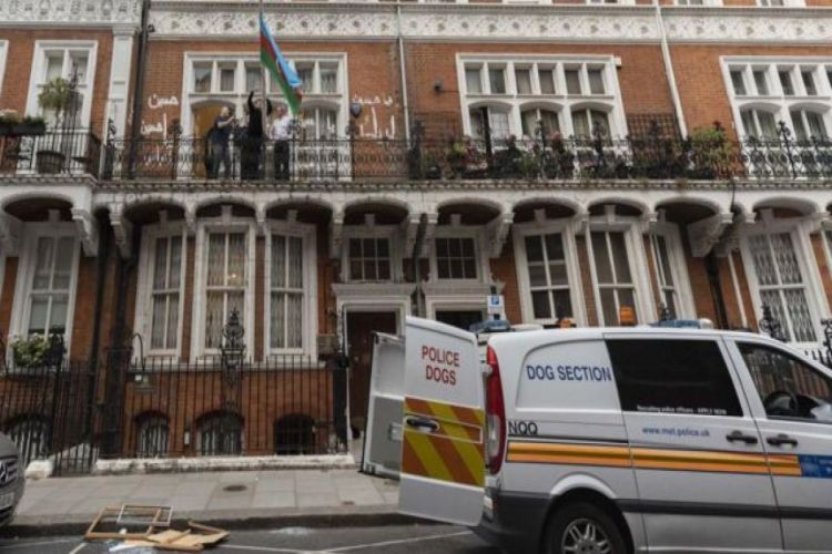 Азербайджанцы обратились к британскому парламенту и главе МВД в связи с нападением на посольство