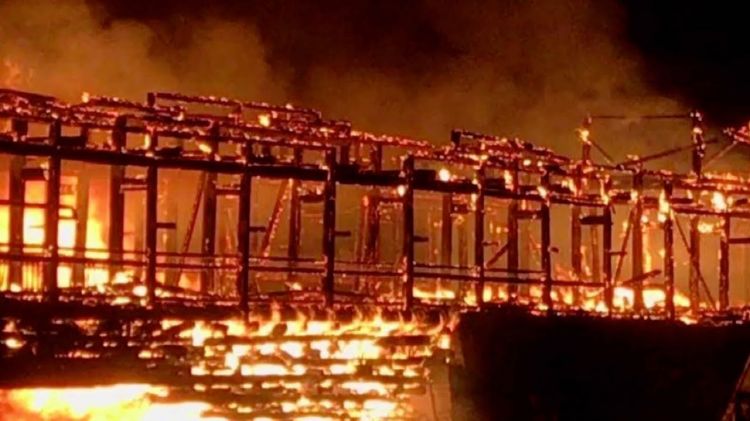 China's 900-year-old wooden bridge burns down - VIDEO