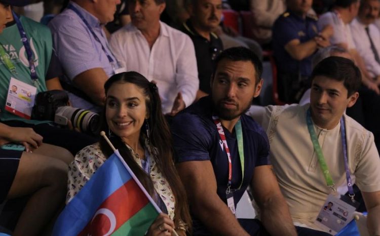 Лейла Алиева наблюдает за выступлениями азербайджанских борцов на Исламиаде