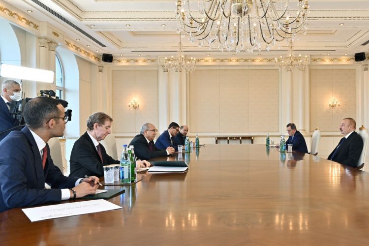Президент Ильхам Алиев принял министра иностранных дел Алжира