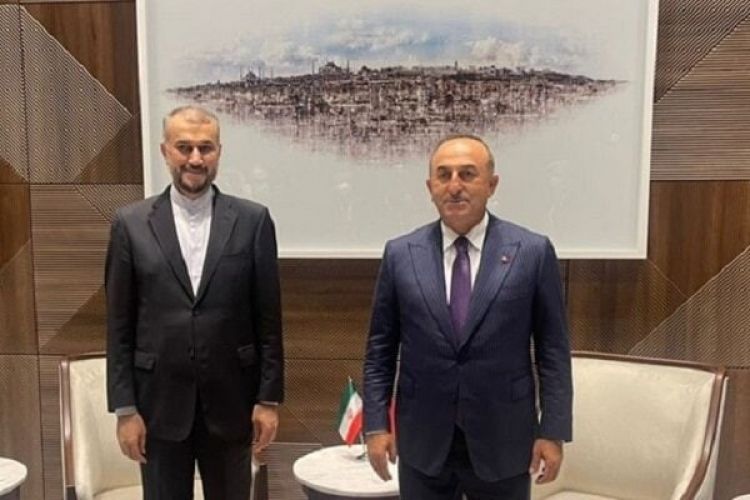 Главы МИД Ирана и Турции провели телефонный разговор