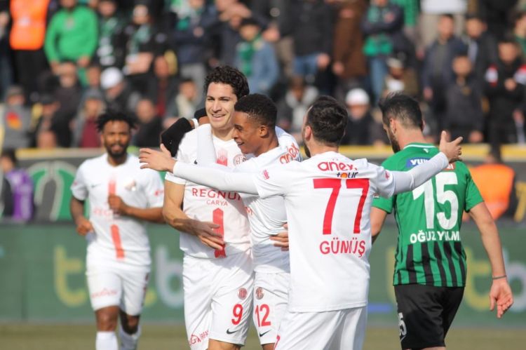 أنطاليا يفوز على عمراني سبور في الدوري التركي
