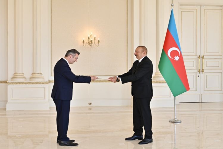 Президент принял верительные грамоты новоназначенного посла Германии в Азербайджане ОБНОВЛЕНО