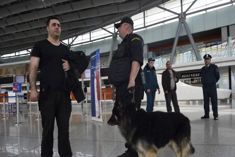 Распространилась информация о бомбе, заложенной в аэропорту Еревана