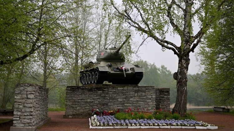 Estonia begins removing Soviet-era war monuments