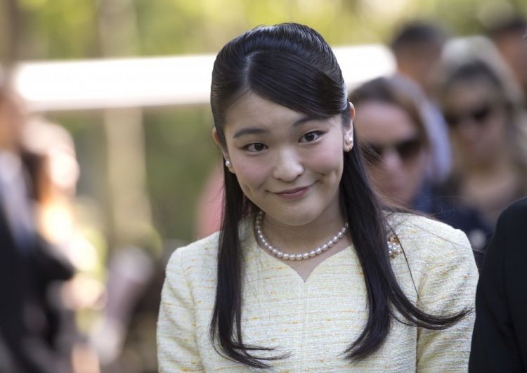أميرة يابانية تتخلى عن لقبها الملكي لتتزوج شابا من عامة الشعب
