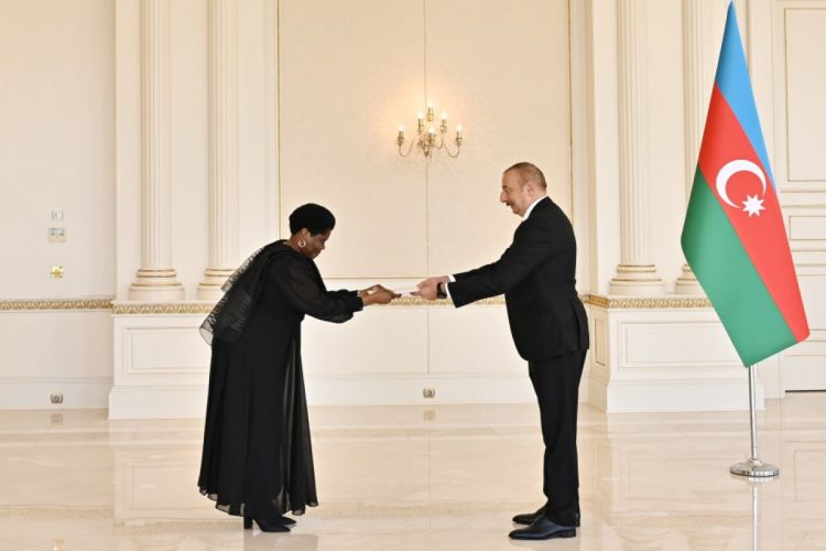 Президент Ильхам Алиев принял верительные грамоты нового посла ЮАР ОБНОВЛЕНО