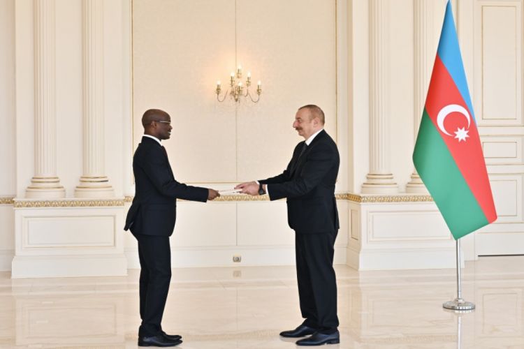 Президент Ильхам Алиев принял верительные грамоты нового посла Чада ОБНОВЛЕНО