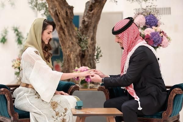İordaniya şahzadəsi nişanlandı
