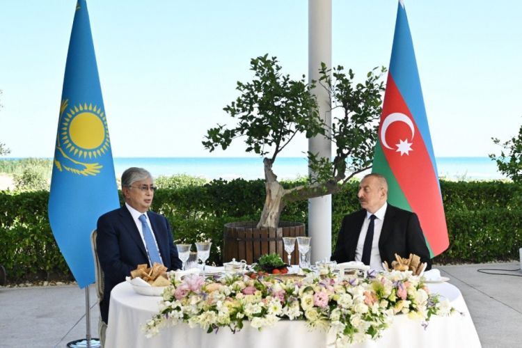 Qazaxıstan Prezidentinin şərəfinə rəsmi ziyafət verildi